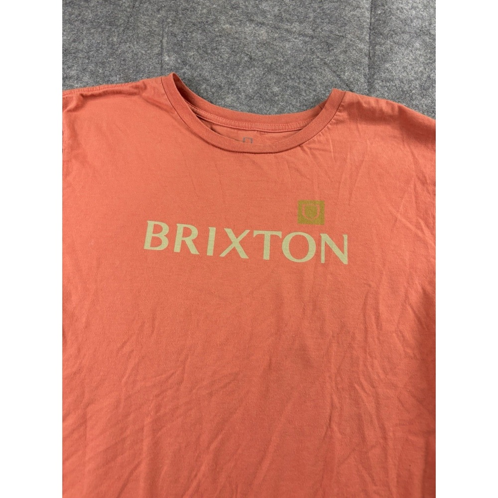 Brixton Mens Tailored Fit Graphic Logo T-Shirt Coral Orange Size Large - Picture 2 of 8